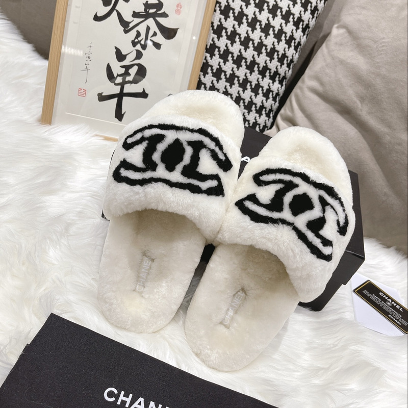 Ch*el cc fur slides white