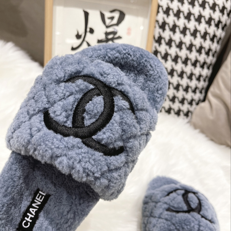 Ch*el cc fur slides blue