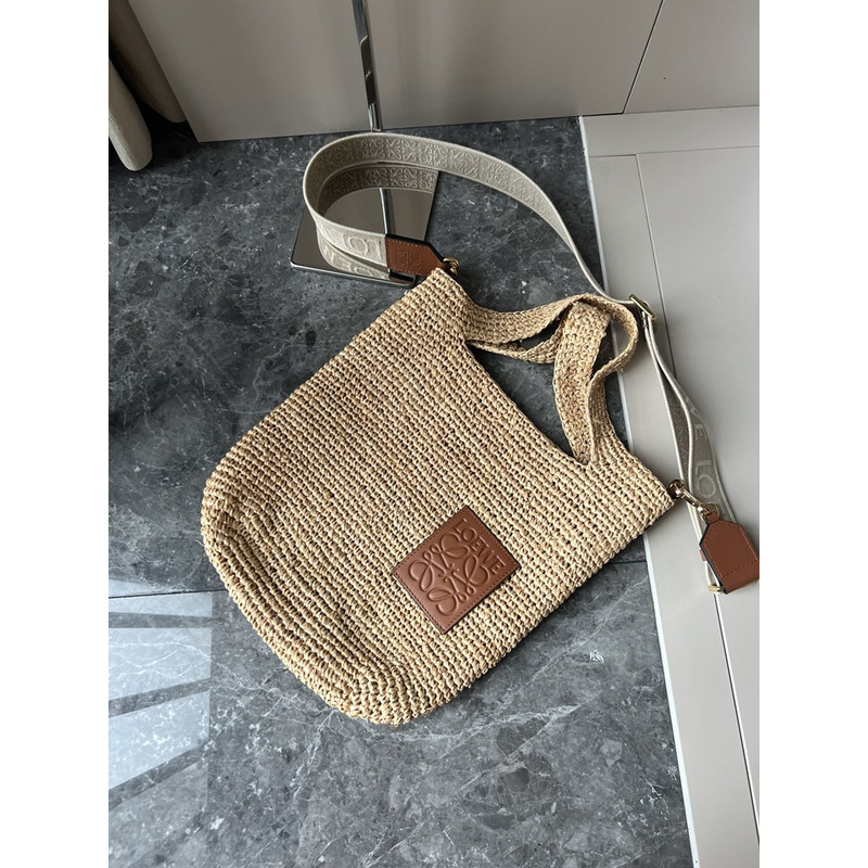 Loewe Slit Bag in Raffia And Calfskin Beige