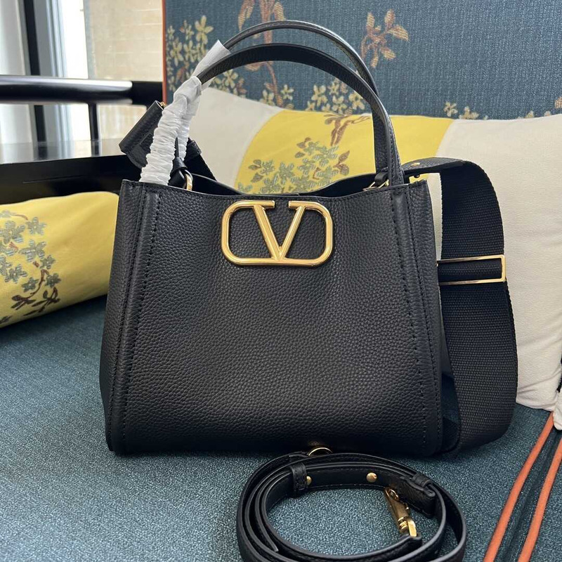 ValentinoValentino Garavani All-Time Medium Handbag Black