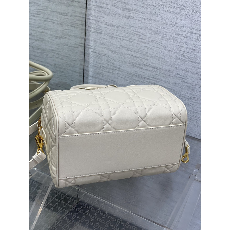 D*or groove 25 bag dusty ivory macrocannage calfskin