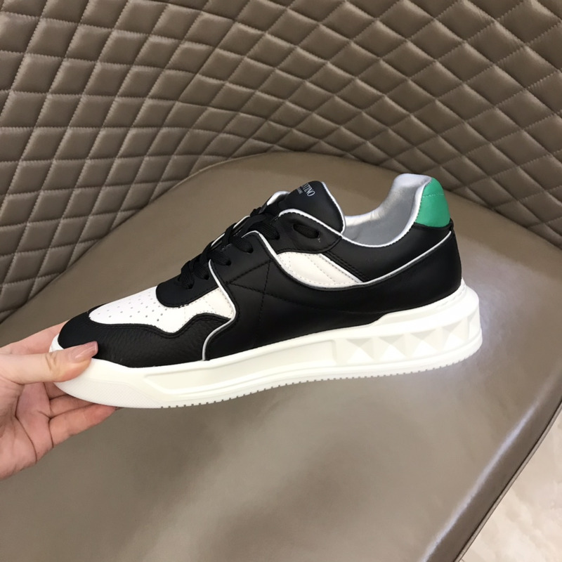 Valentino Freedots Low Top Sneaker Calfsin In Black