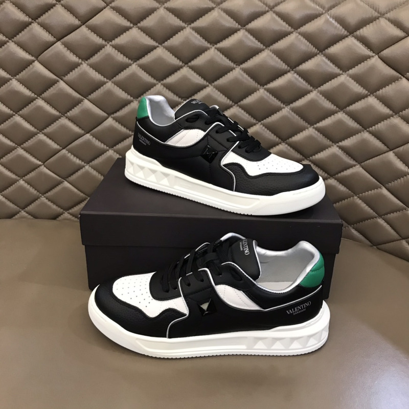 Valentino Freedots Low Top Sneaker Calfsin In Black