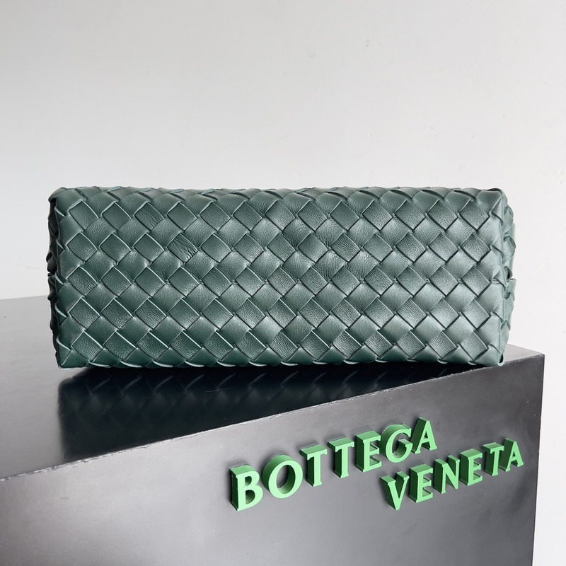 Bo*te*ga ve*ne*ta andiamo medium leather tote green