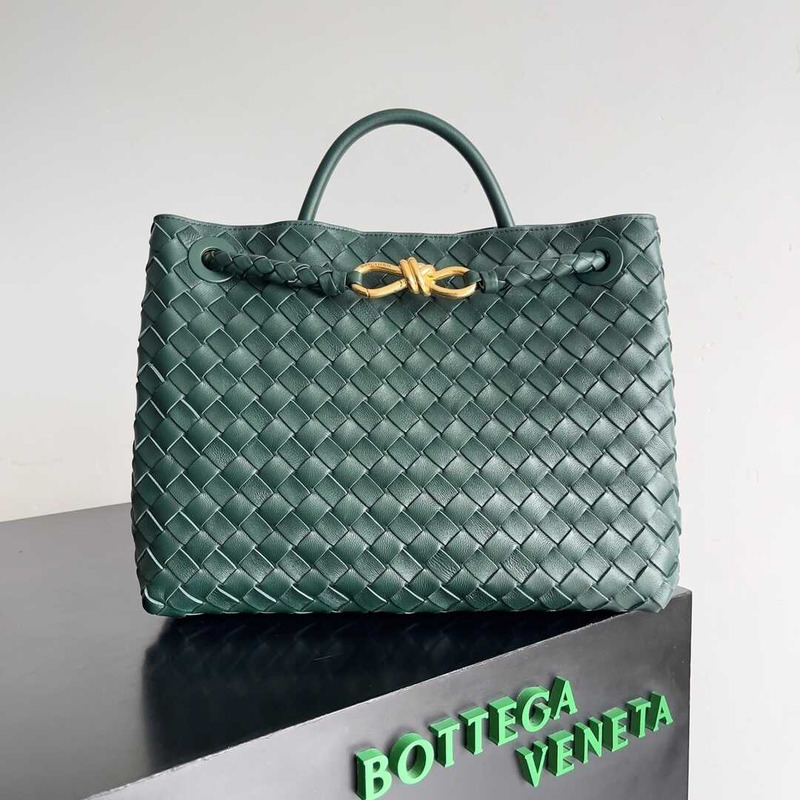 Bo*te*ga ve*ne*ta andiamo intrecciato leather tote green