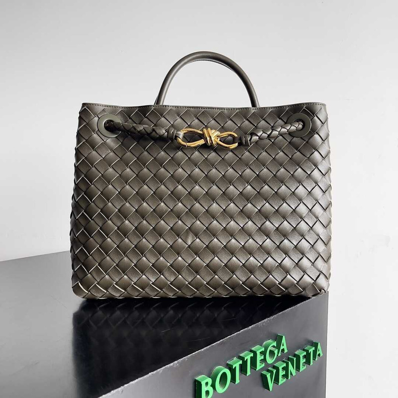 Bo*te*ga ve*ne*ta andiamo intrecciato leather tote dark green