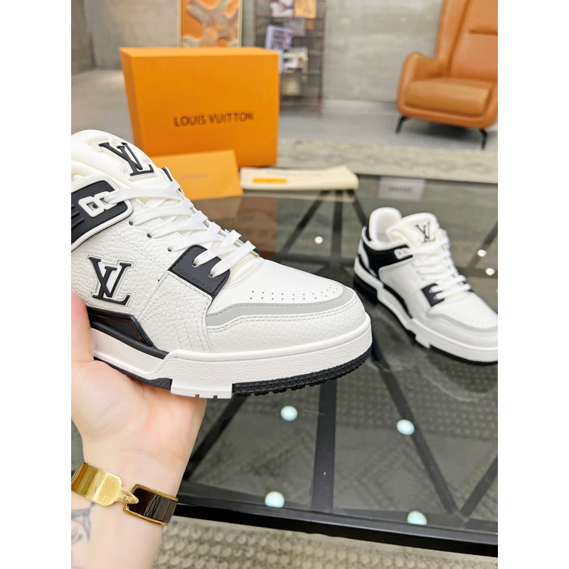 l**is V*t*n trainer sneaker black&white