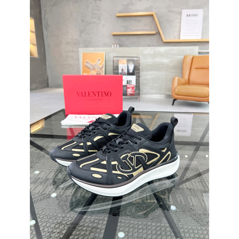 Valentino Vlogo Easyjog Low-Top In Calfskin And Fabric Sneaker Black