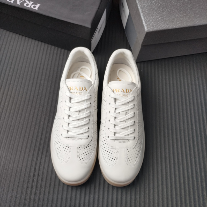 Pra*a leather sneaker white