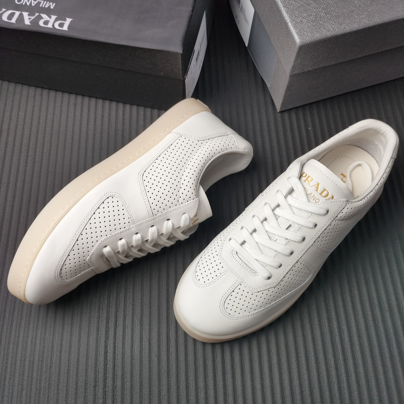 Pra*a leather sneaker white