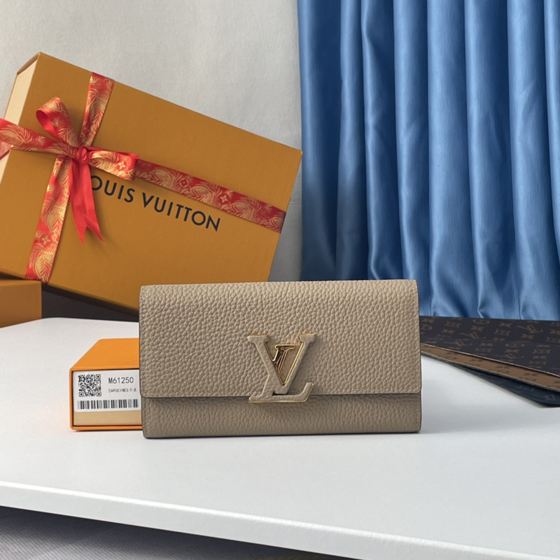 l**is V*t*n taurillon capucines wallet galet beige