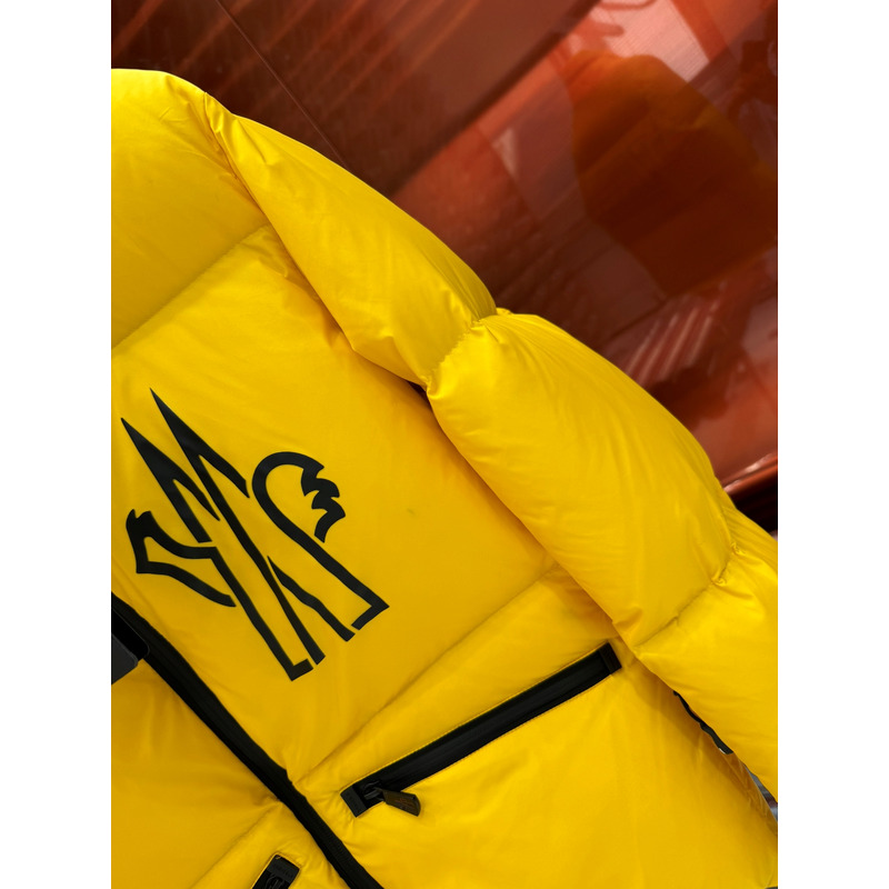 Moncler Suisses Down Jacket in Yellow