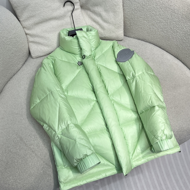 Moncler Arvouin Short Down Jacket in Green