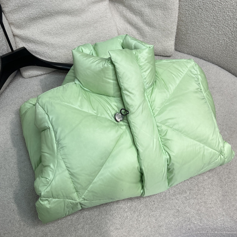 Moncler Arvouin Short Down Jacket in Green