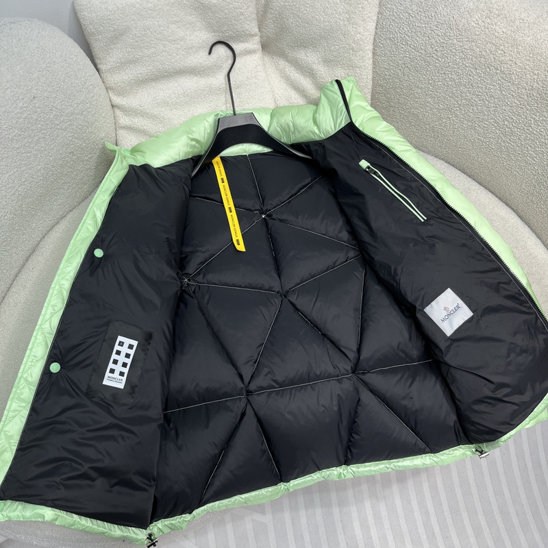 Moncler Arvouin Short Down Jacket in Green