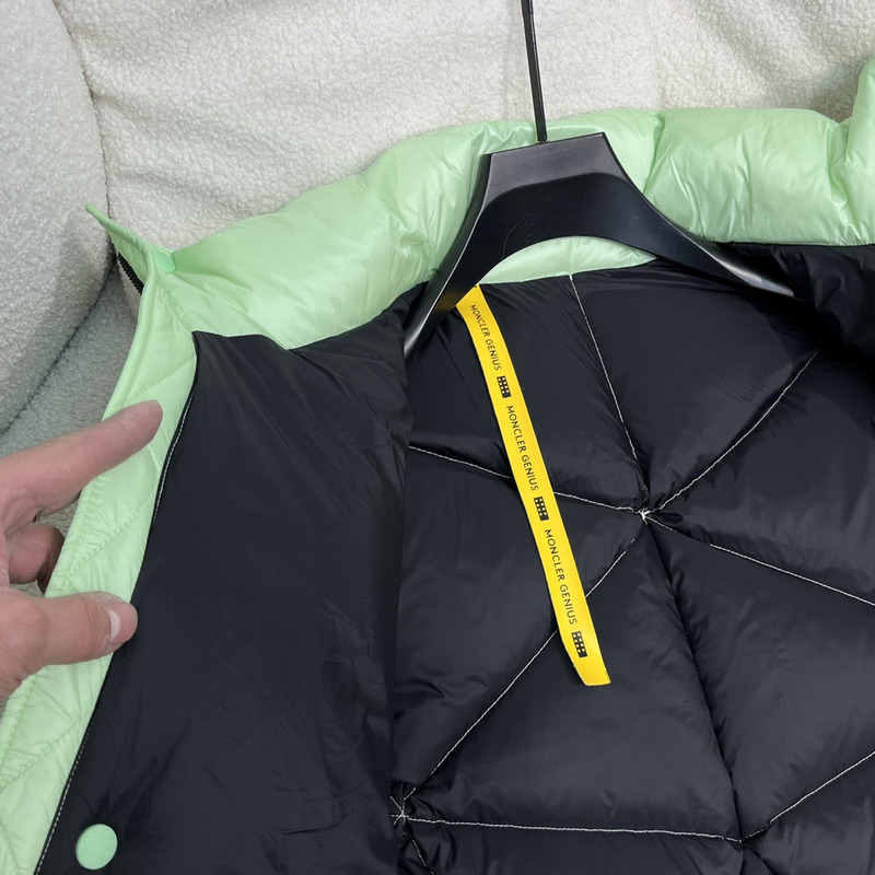 Moncler Arvouin Short Down Jacket in Green