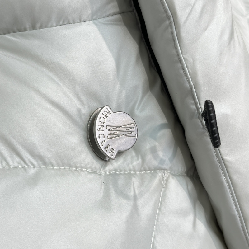 Moncler Arvouin Short Down Jacket in White