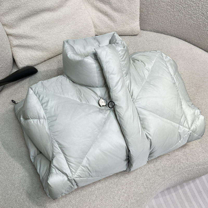 Moncler Arvouin Short Down Jacket in White