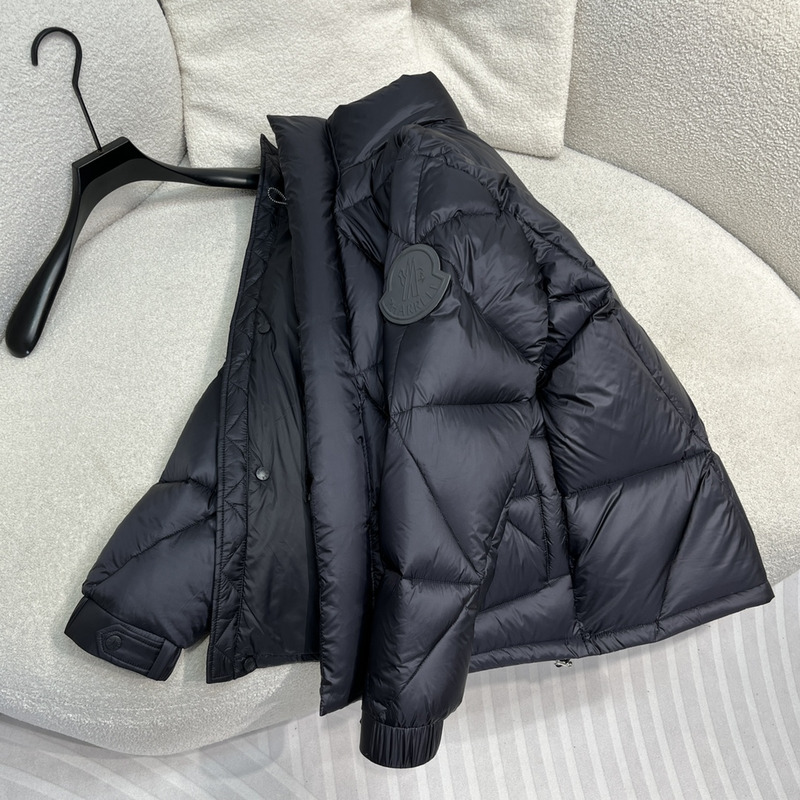 Moncler Arvouin Short Down Jacket in Black