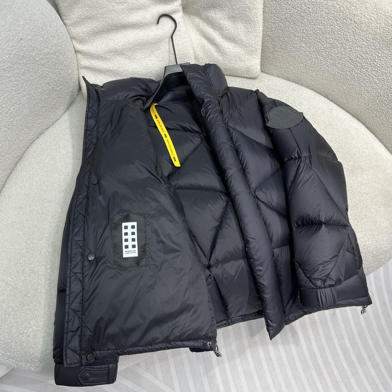 Moncler Arvouin Short Down Jacket in Black