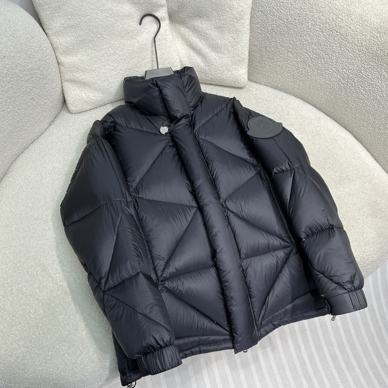 Moncler Arvouin Short Down Jacket in Black