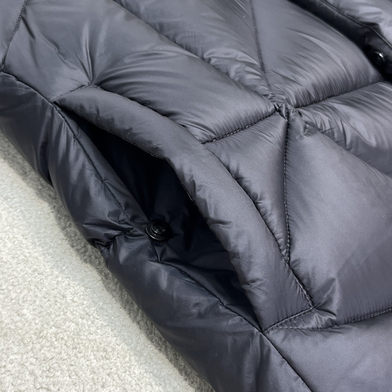 Moncler Arvouin Short Down Jacket in Black