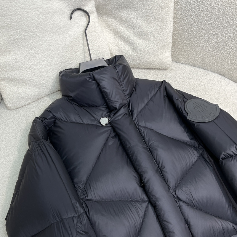 Moncler Arvouin Short Down Jacket in Black