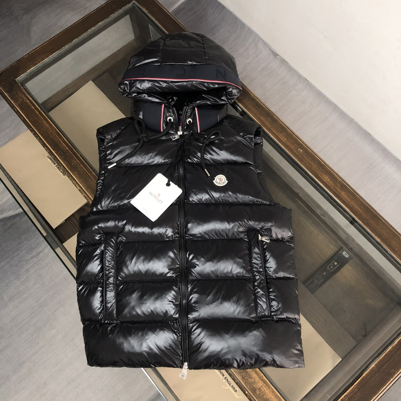 Moncler Men’s Luiro Down Gilet Black