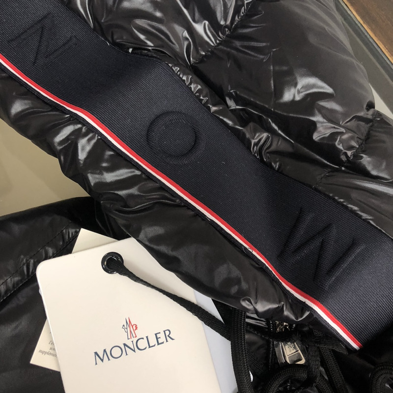 Moncler Men’s Luiro Down Gilet Black