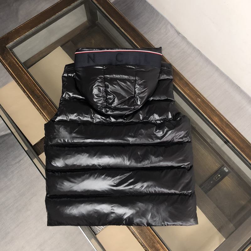 Moncler Men’s Luiro Down Gilet Black