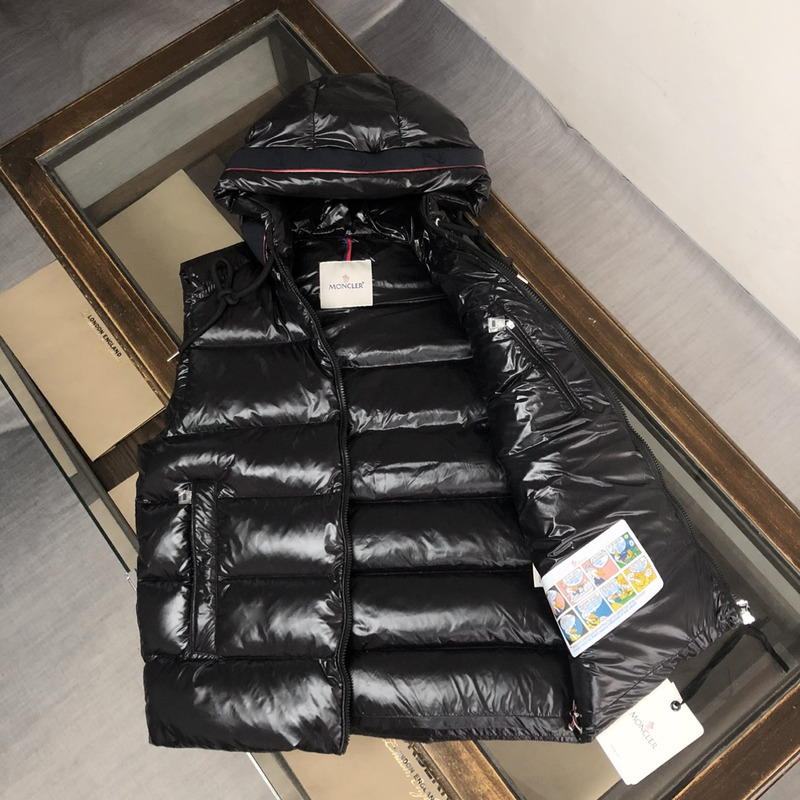 Moncler Men’s Luiro Down Gilet Black