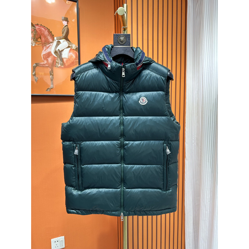 Moncler Men\''s Luiro Hooded Gilet in Green