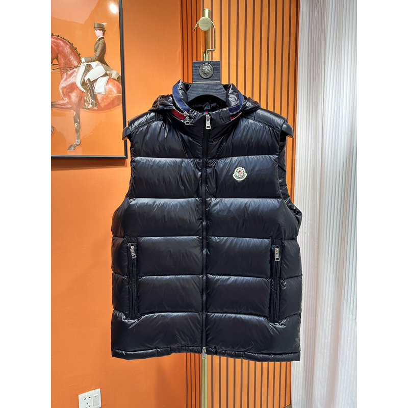 Moncler Men\''s Luiro Hooded Gilet in Black