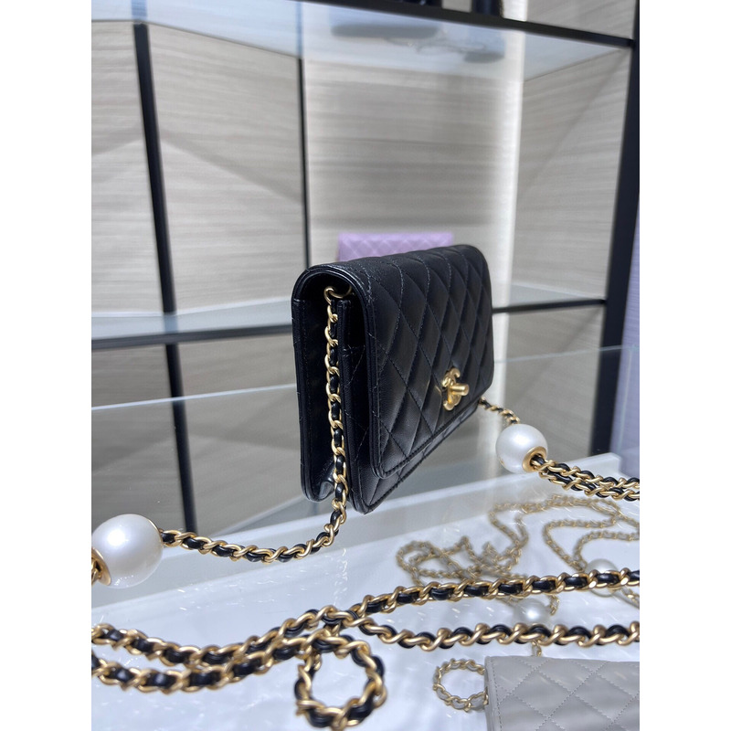 Ch*el lambskin, imitation pearls & gold metal in black