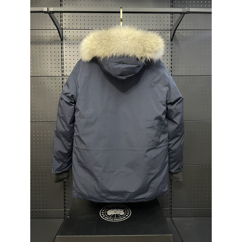 Can*a Go*e expedition parka navy blue