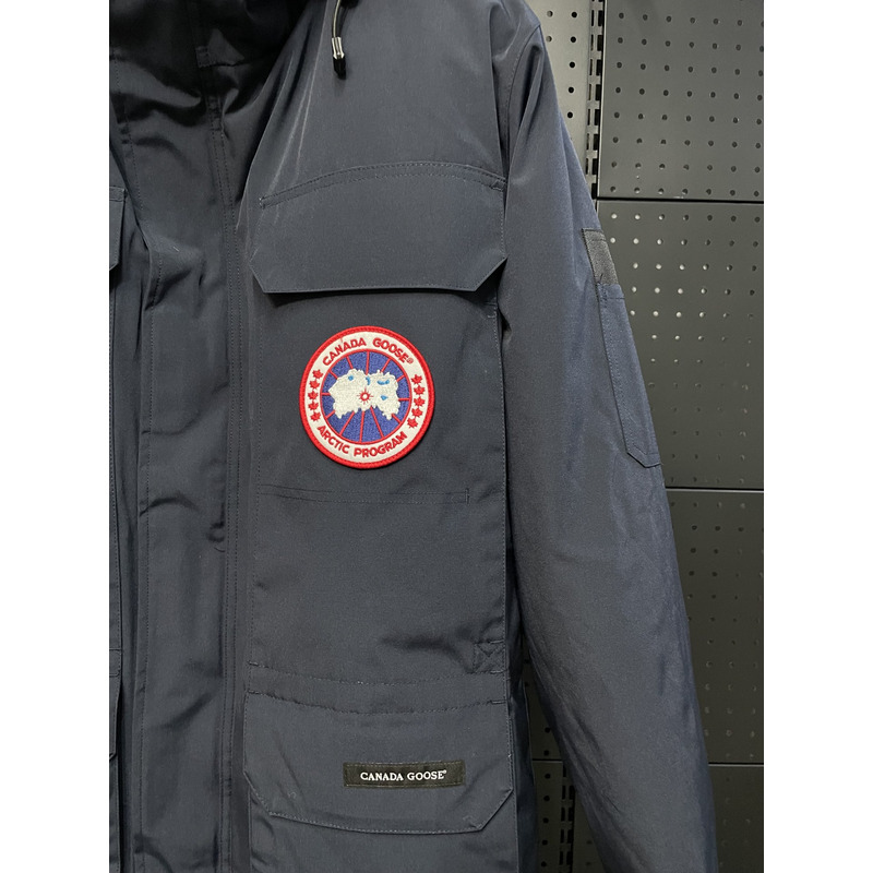 Can*a Go*e expedition parka navy blue