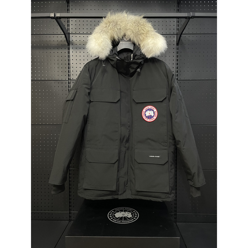 Can*a Go*e expedition parka black