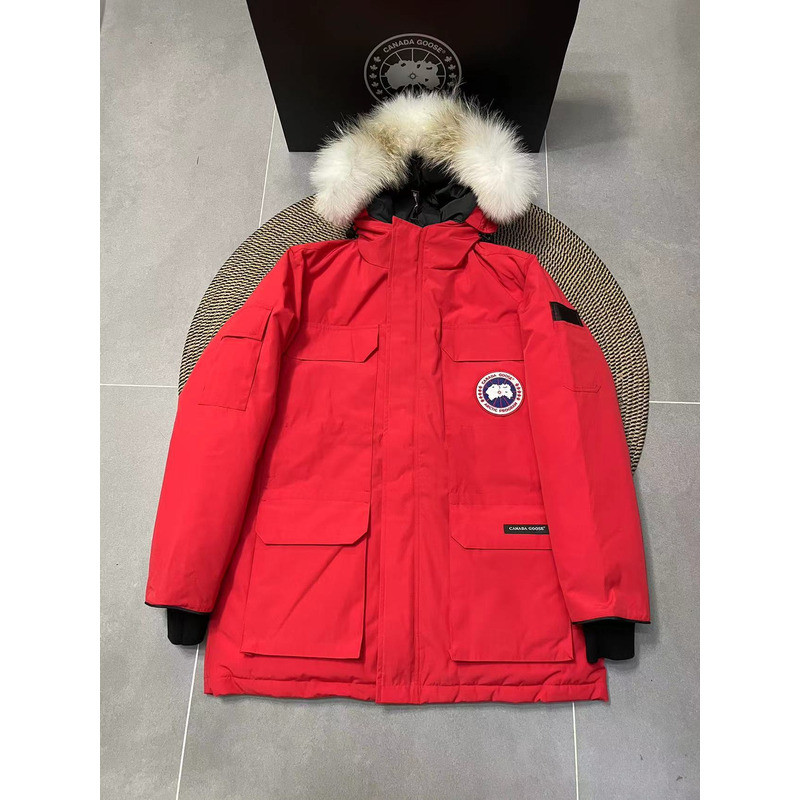 Can*a Go*e expedition parka red