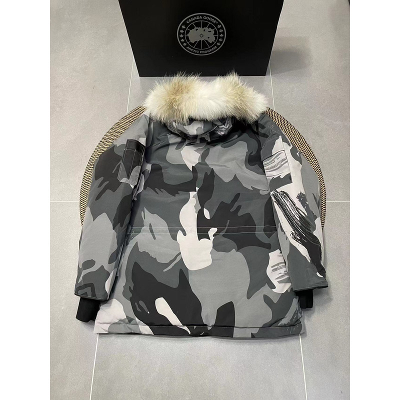 Can*a Go*e expedition parka abc camo