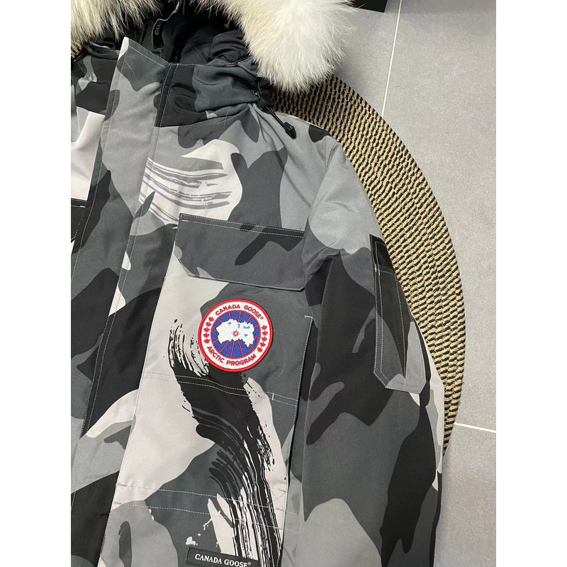 Can*a Go*e expedition parka abc camo