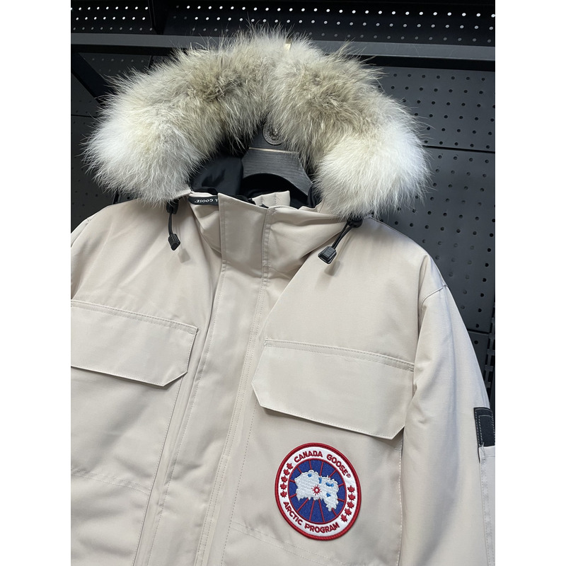 Can*a Go*e expedition parka beige