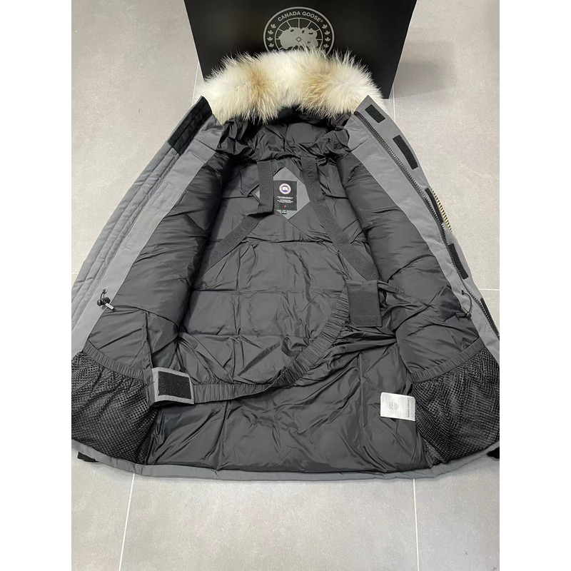 Can*a Go*e expedition parka charcoal grey