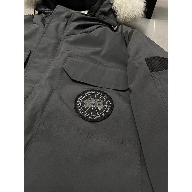 Can*a Go*e expedition parka charcoal grey