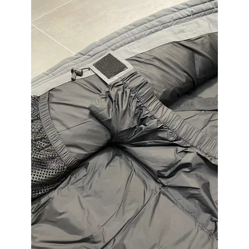 Can*a Go*e expedition parka charcoal grey