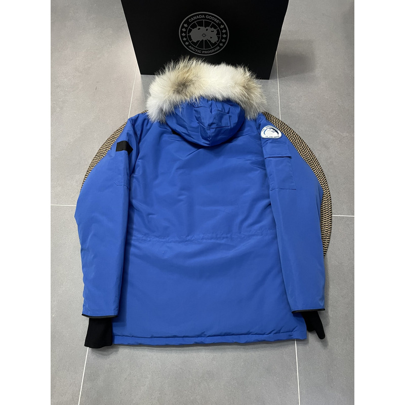 Can*a Go*e expedition parka blue