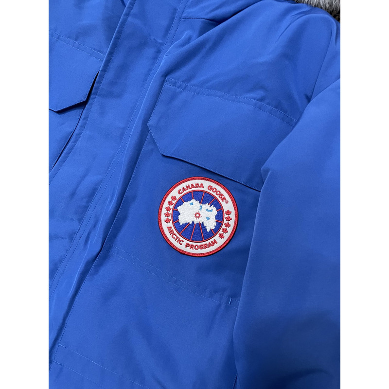 Can*a Go*e expedition parka blue