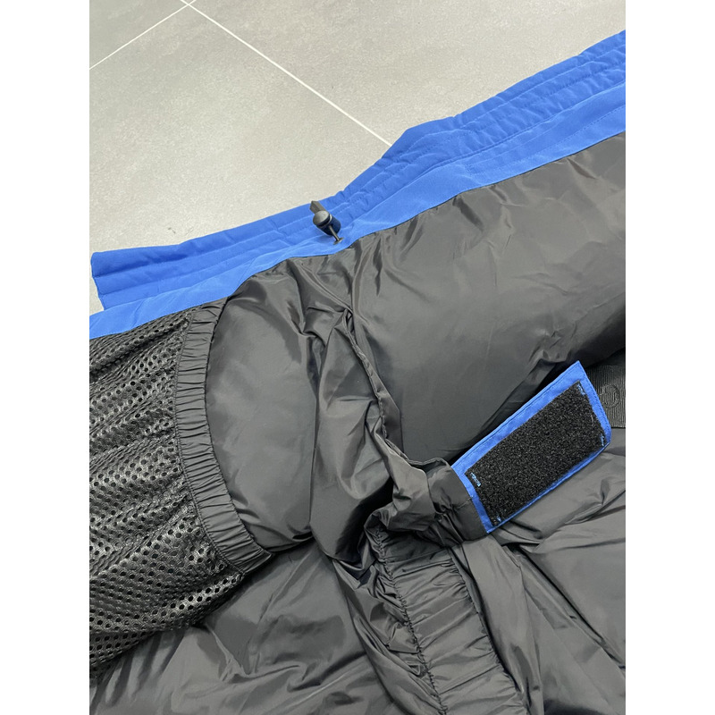 Can*a Go*e expedition parka blue