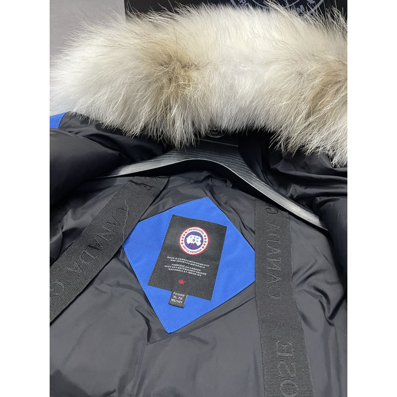 Can*a Go*e expedition parka blue