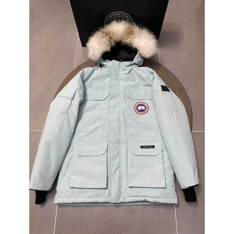 Can*a Go*e expedition parka light blue