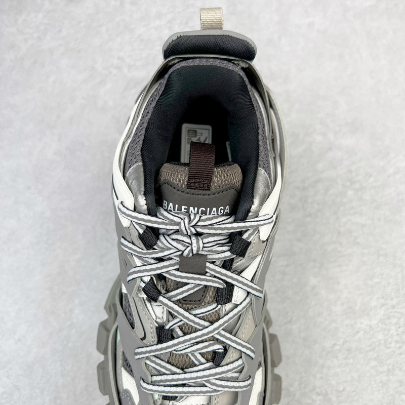 Ba*len*cia*ga led track sneakers in gray